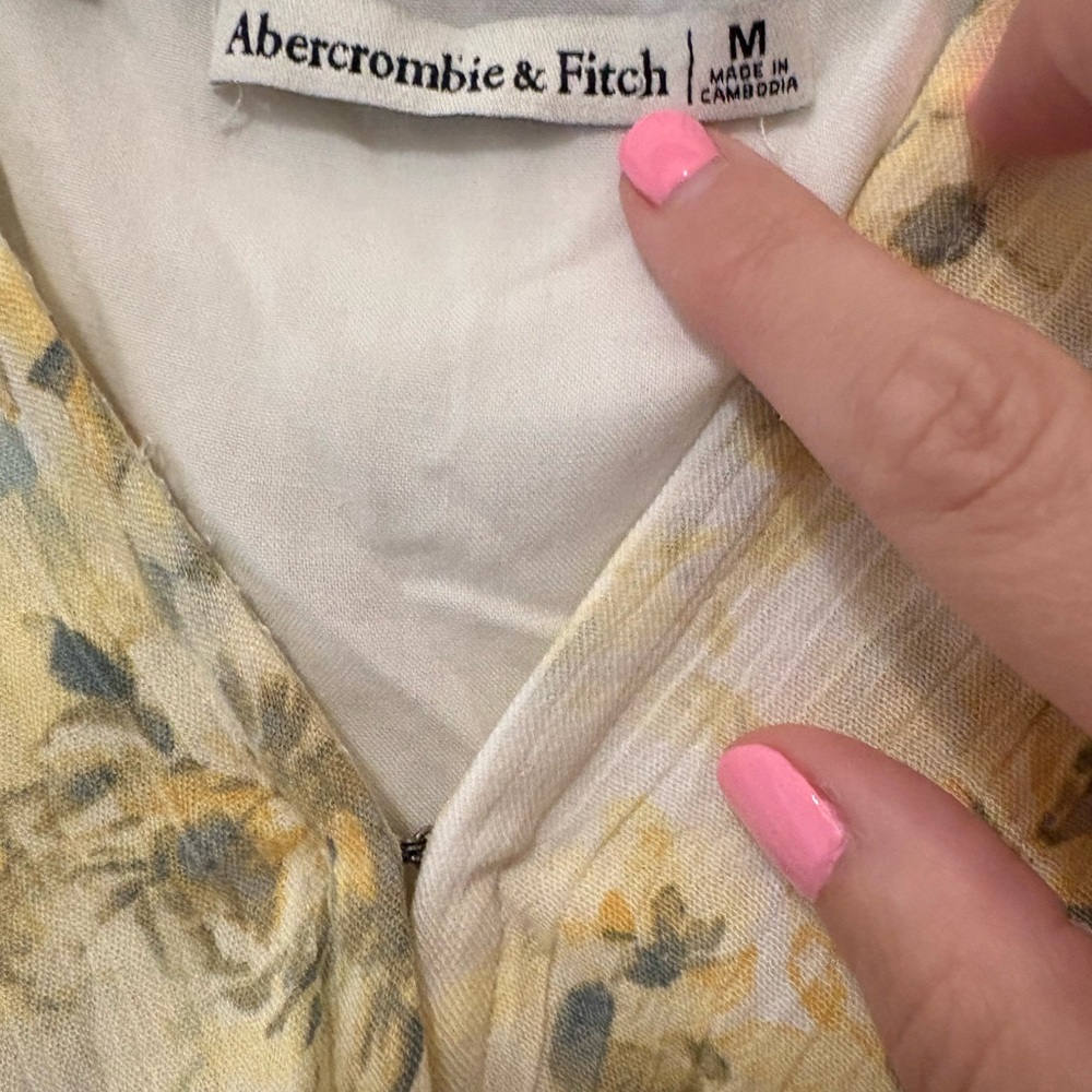 Abercrombie & Fitch Knot Front Flutter Sleeve Top - Picture 5 of 7
